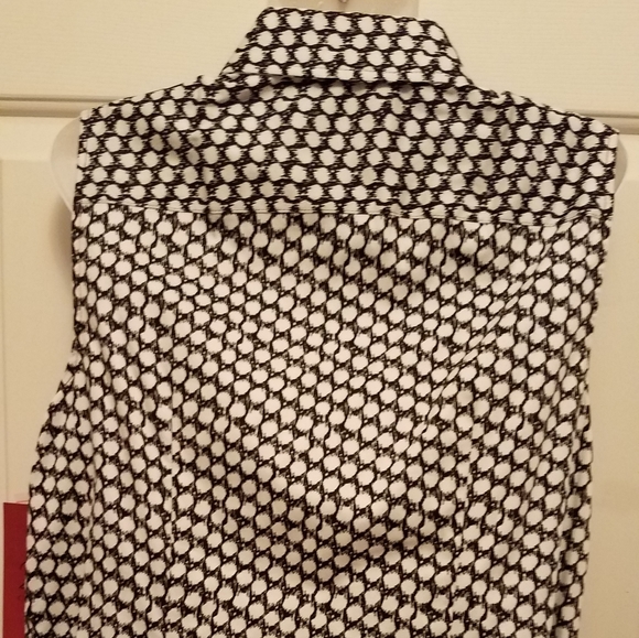Sleeveless blouse dressy/casual NWT - Picture 2 of 5